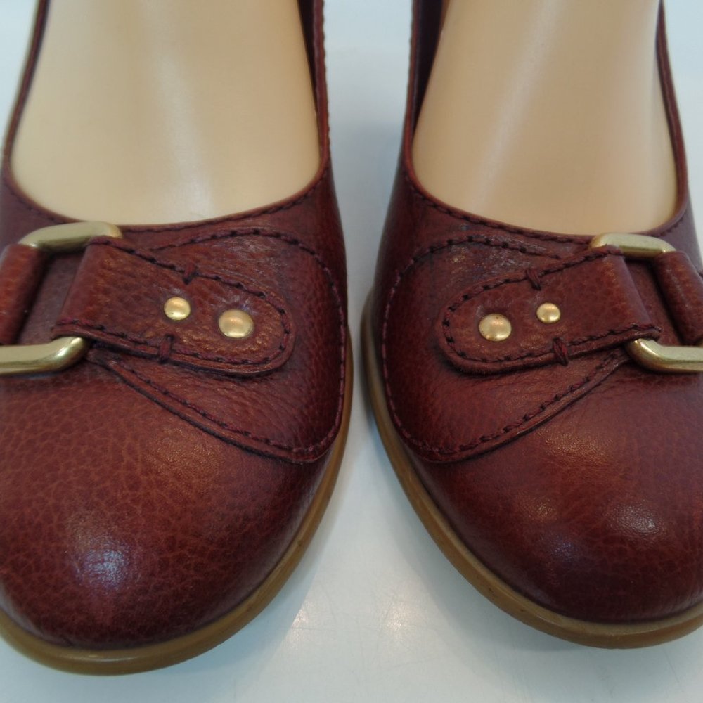 Franco Sarto  Burgundy Leather Heels With Attractive Goldtone Buckles Sz 8.5 - Picture 3 of 15